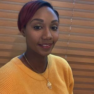 Meet your Posher, Tia